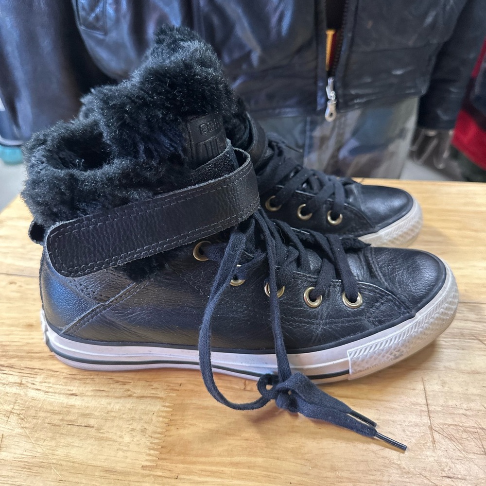 Women's Black Faux Fur High-Top Sneakers Size 6 - Picture 2 of 7